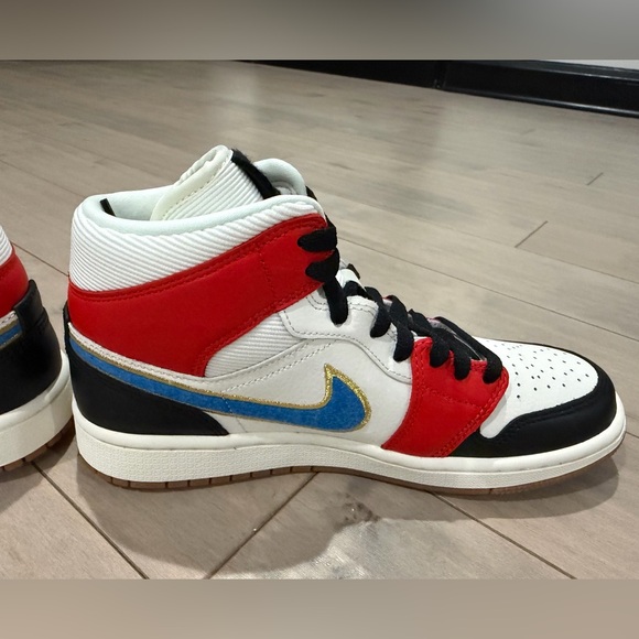 NWT: brand new in box Nike Jordan 1 Mid Let (Her) Man in Sail, Chili Red & Black - Picture 7 of 15